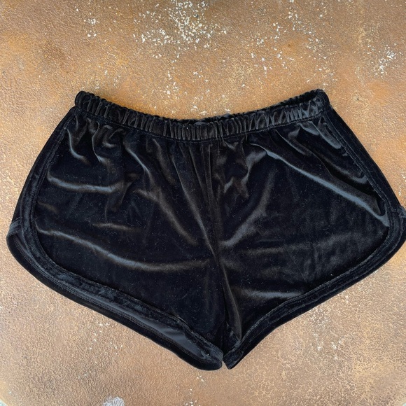 Brandy Melville Pants - Brandy Melville velvet shorts 

Fits a size xs to s